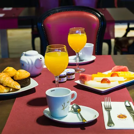 Salles Ciutat Del Prat Barcelona Airport